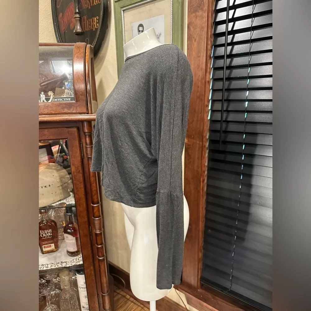 EUC Amazon cris cross back long sleeve active or casual top - Image 3