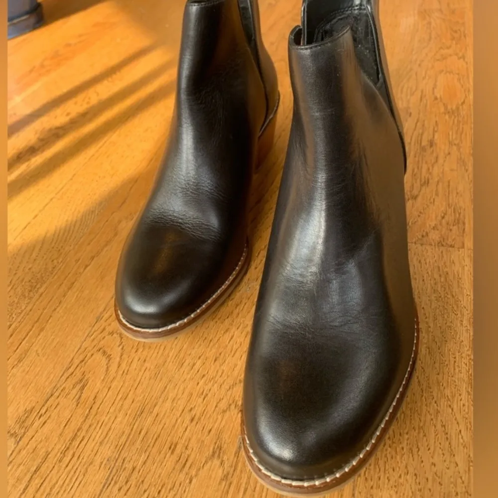 Cole Haan Abbot pull on leather Bootie in black sz 8.5 - Image 3