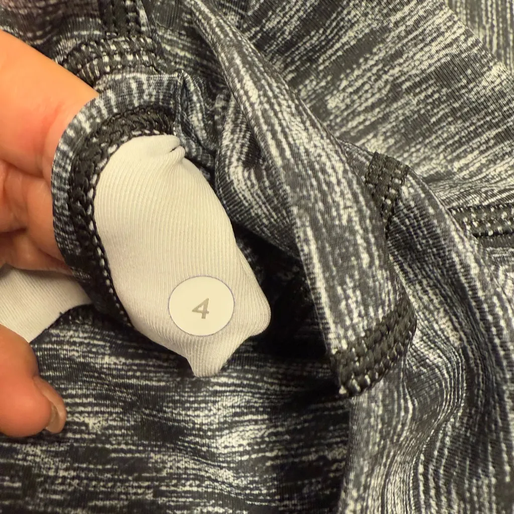 Lululemon Drop It Like It's Hot Crop Dramatic Static White Black Luxtreme Mesh 4 - Image 8