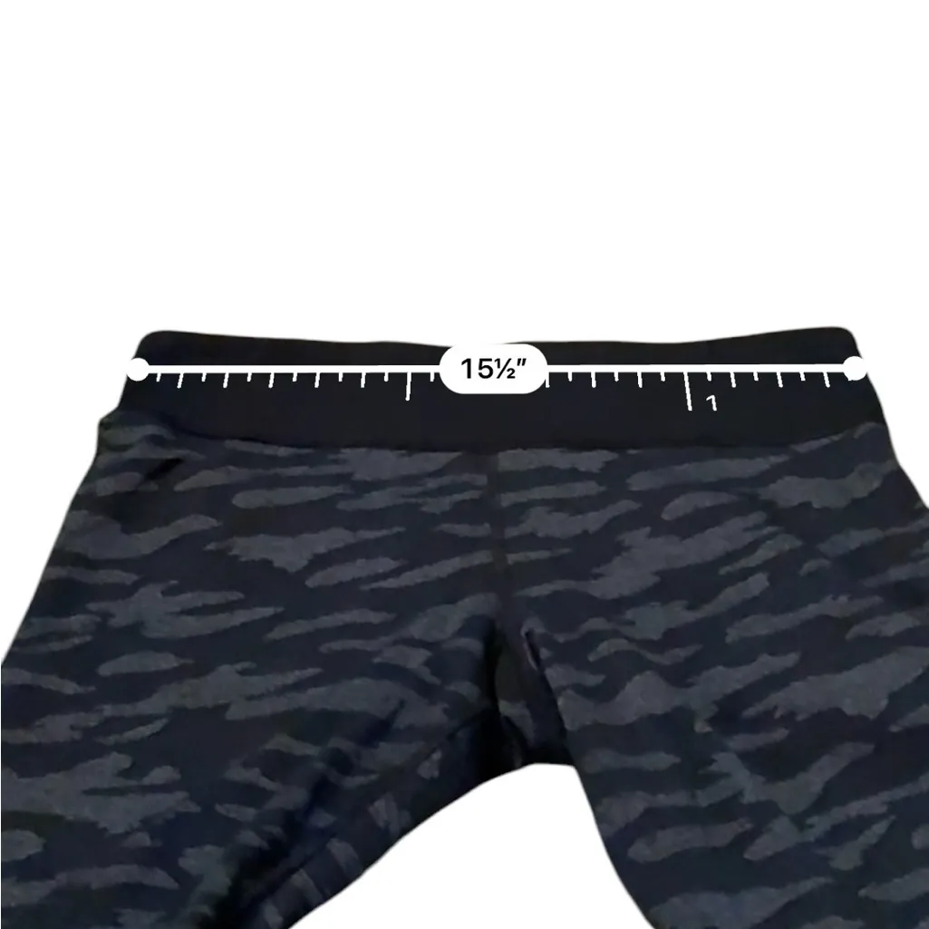 Under Armour Fitted HeatGear Black & Gray Camo Mid Rise Leggings‎ Sz L - Image 8