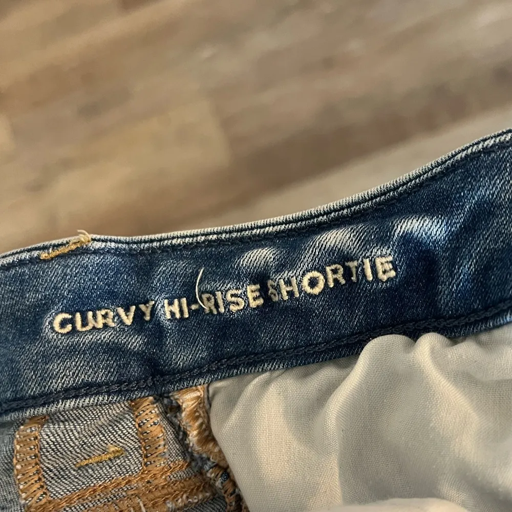 American Eagle Next Level Stretch Curvy High Rise Shortie Distressed Denim Short - Image 5