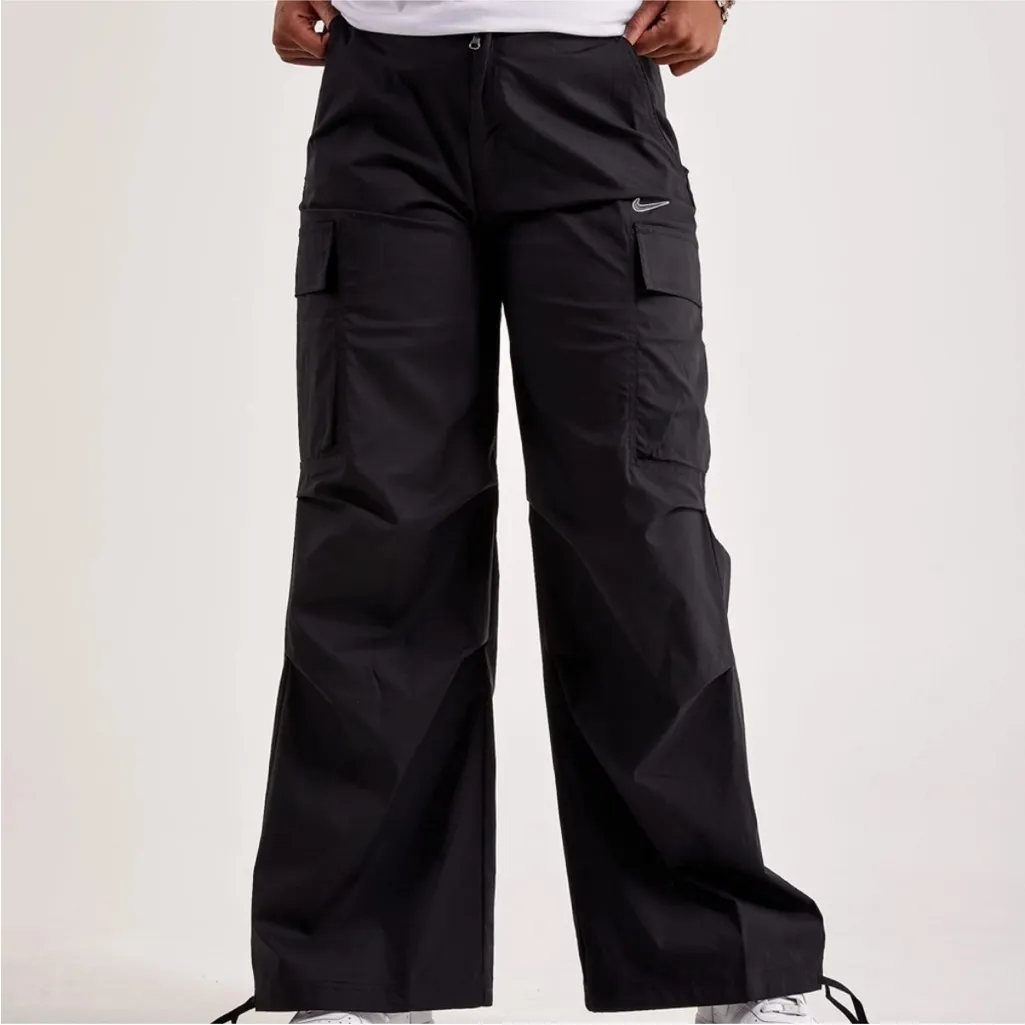 Nike High-Waisted Cargo Pants Black Size XS - Image 2