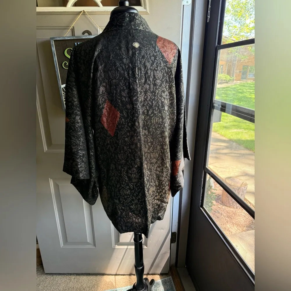 Vintage handmade short black brocade Asian inspired kimono, one size Red Size undefined - Image 6