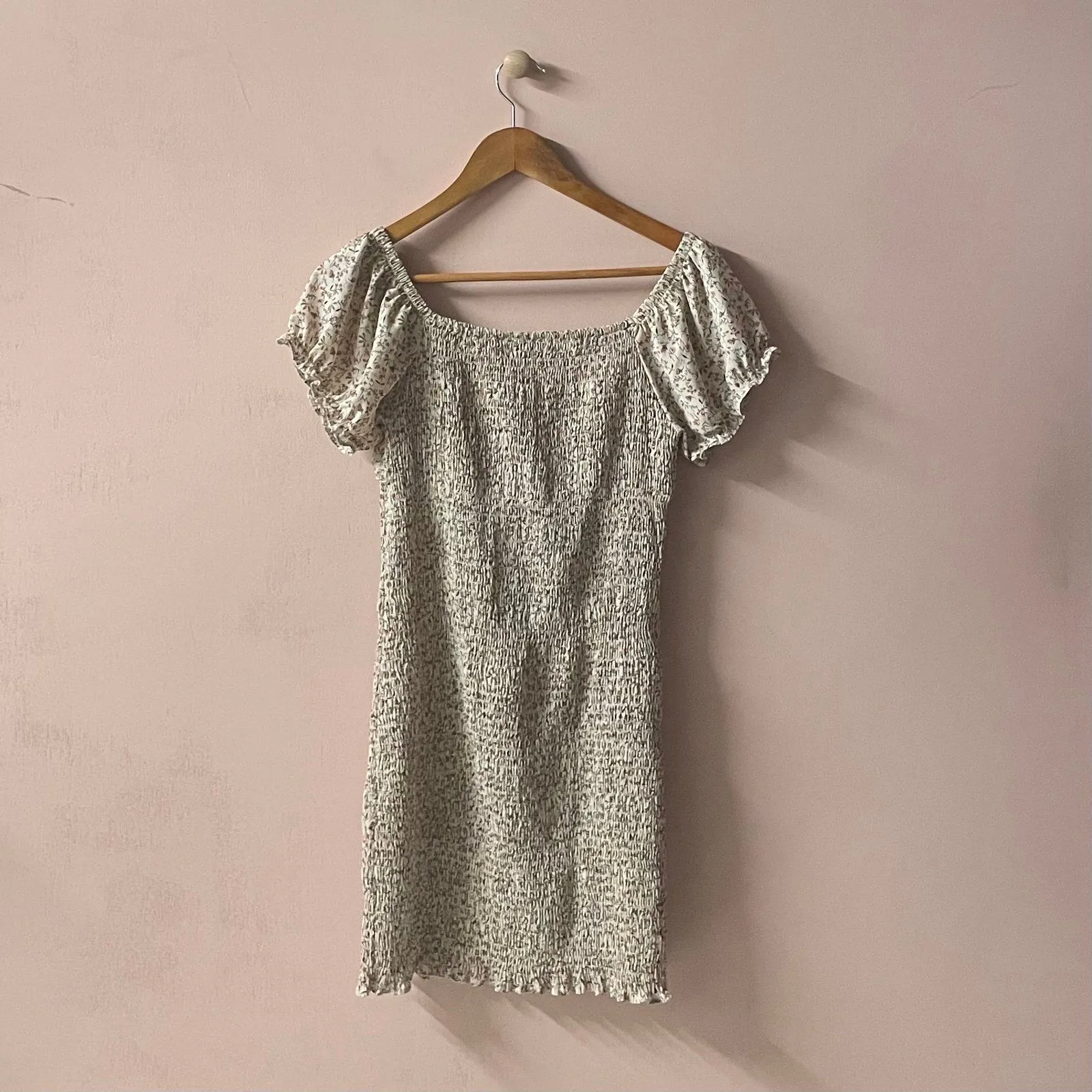 Blush Beige Floral Smocked Bodycon Mini Dress Size L GUC - Image 2