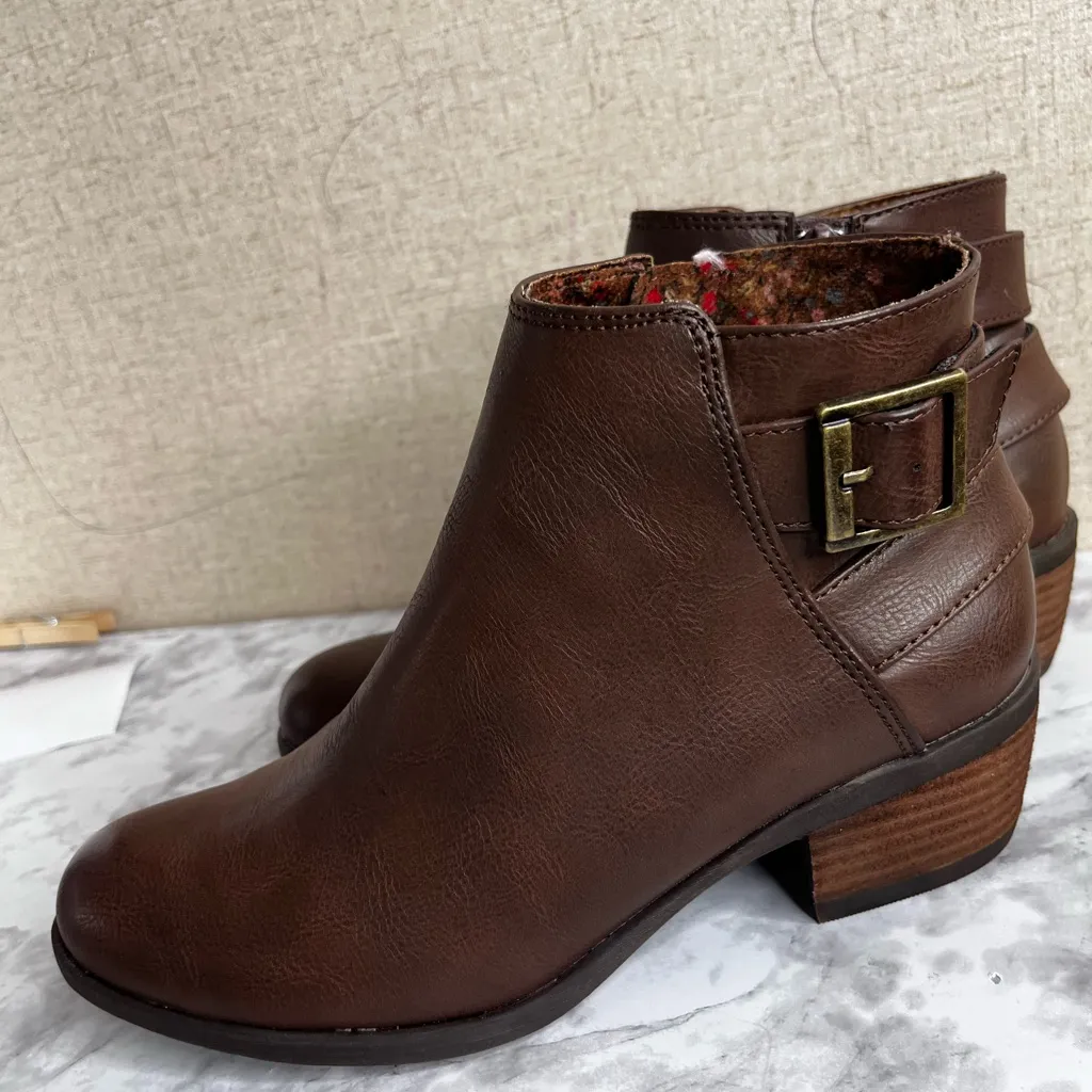 b.o.c. Lydia Dark Brown Ankle Booties with Buckle Sz 6M - Image 3