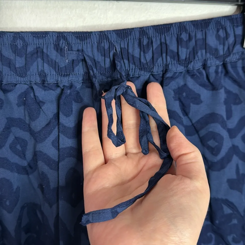 Vineyard vines Deep bay burnout pull on shorts navy boho print embroidery sz M - Image 7