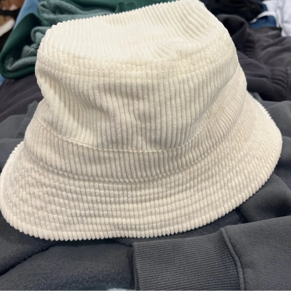 UO bucket hat - Image 2