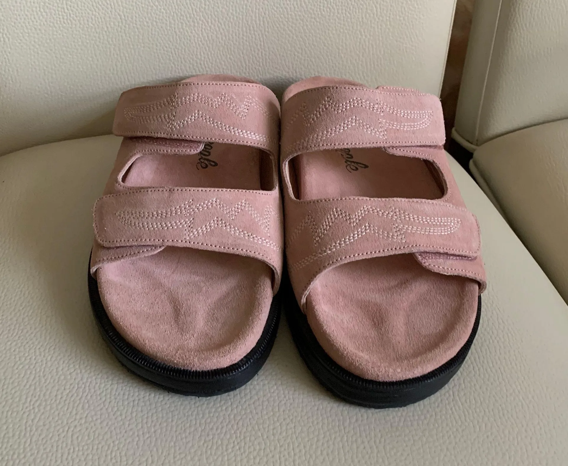 NWOB  Rooney Boho Pink Suede Footbed Sandals - Image 5