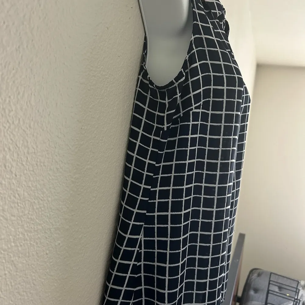 Van Heusen Black and White Sleeveless Notched Collar Blouse - Image 2