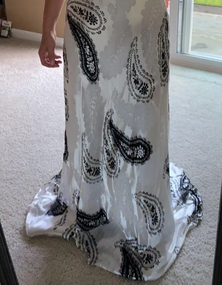 Black and white evening gown Size 6 - Image 4