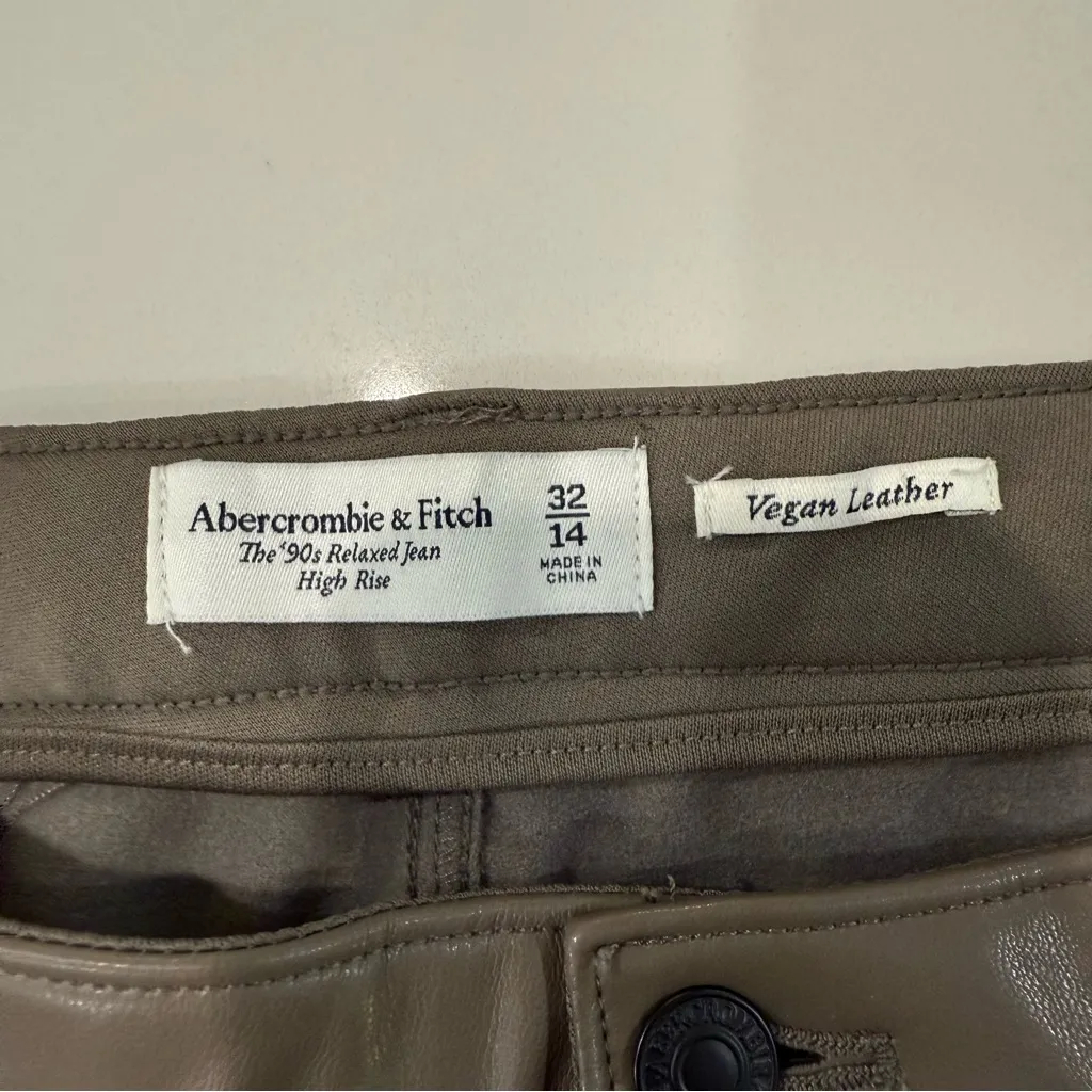 Abercrombie & Fitch Vegan Leather The 90’s Relaxed Cargo HighRise Jean Womens 14 - Image 6