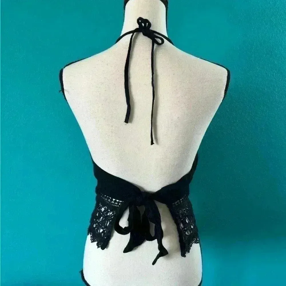 American eagle outfitters black halter top in size medium - Image 2