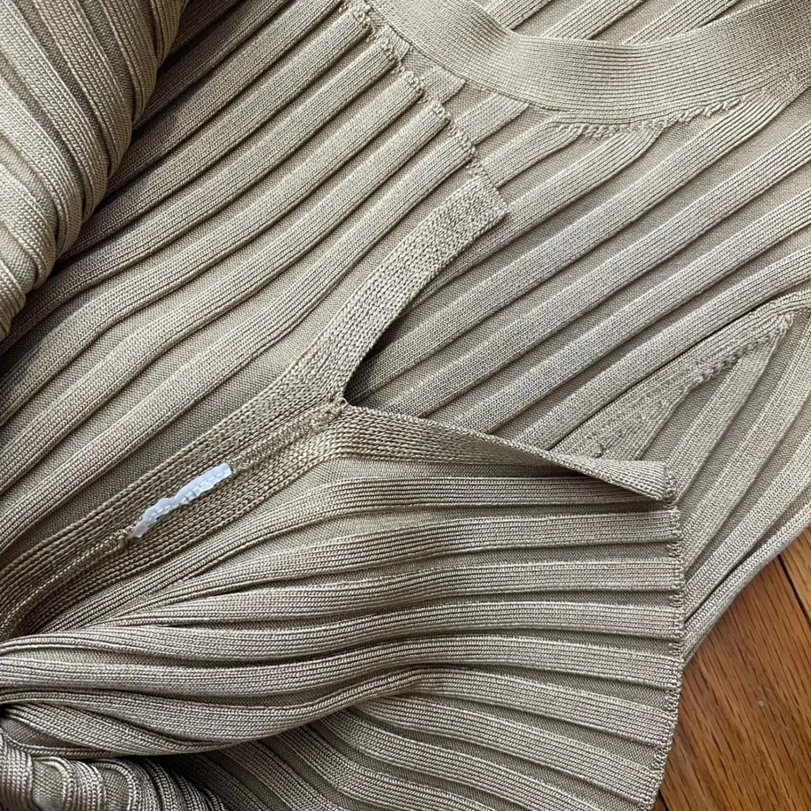 VERONICA BEARD Ribbed Knit Sweater Medium Khaki Stretch Designer Minimalist - Image 5