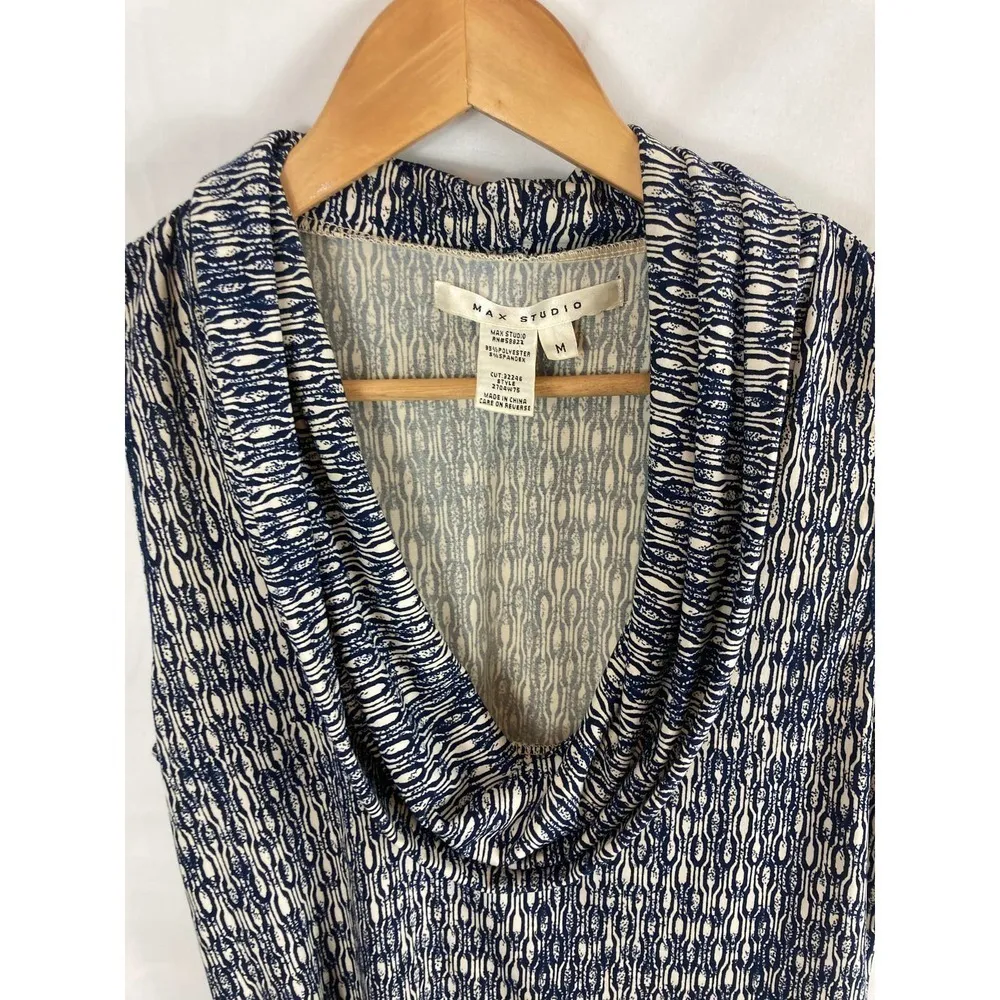 Max Studio Scoop Neck Cinched Side Patterned Top Size Medium - Image 2