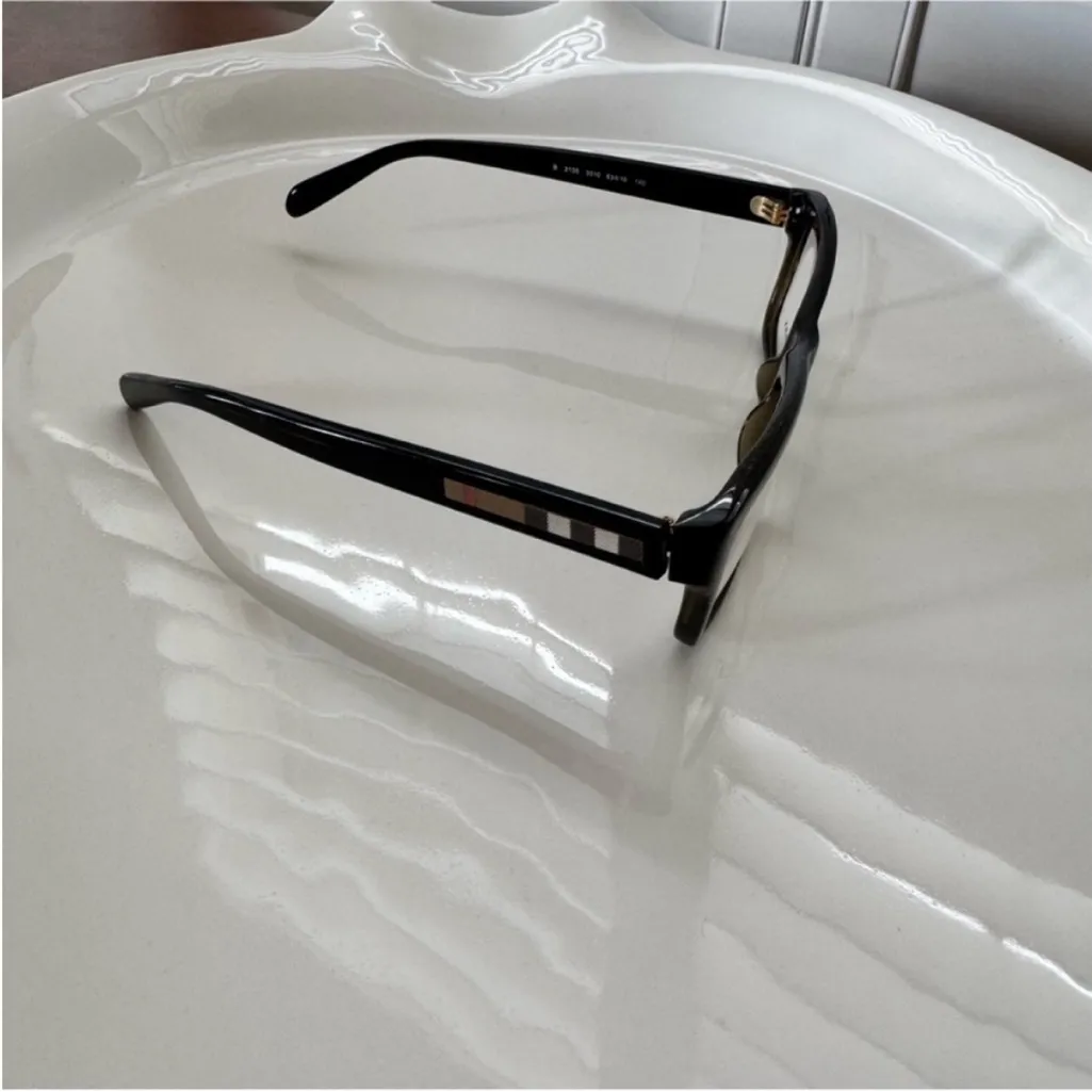 Burberry Black Bold Rectangular Glasses - Image 10