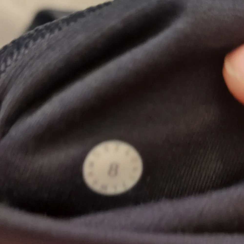 Lululemon deep coal train time 7/8 25" leggings size 8 - Image 6