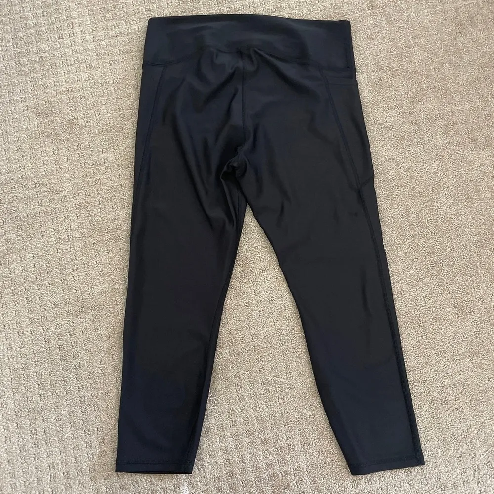 Under Armour Black Heatgear Compression Capri Leggings - Image 2