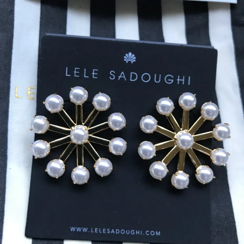 NWOT lele sadoughi pinwheel stud earrings - Image 5