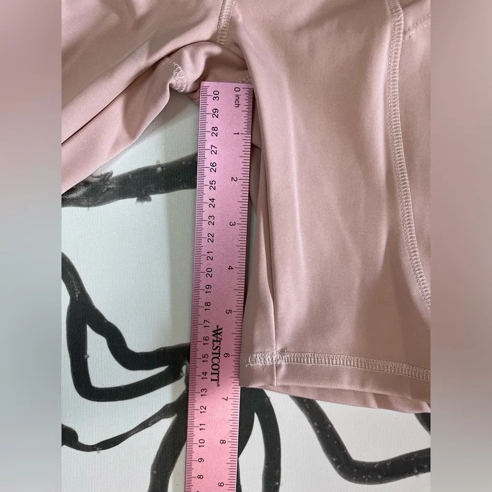 Women’s Soft Pink Biker Shorts W/ Pockets. Size XS. NWT - Image 4
