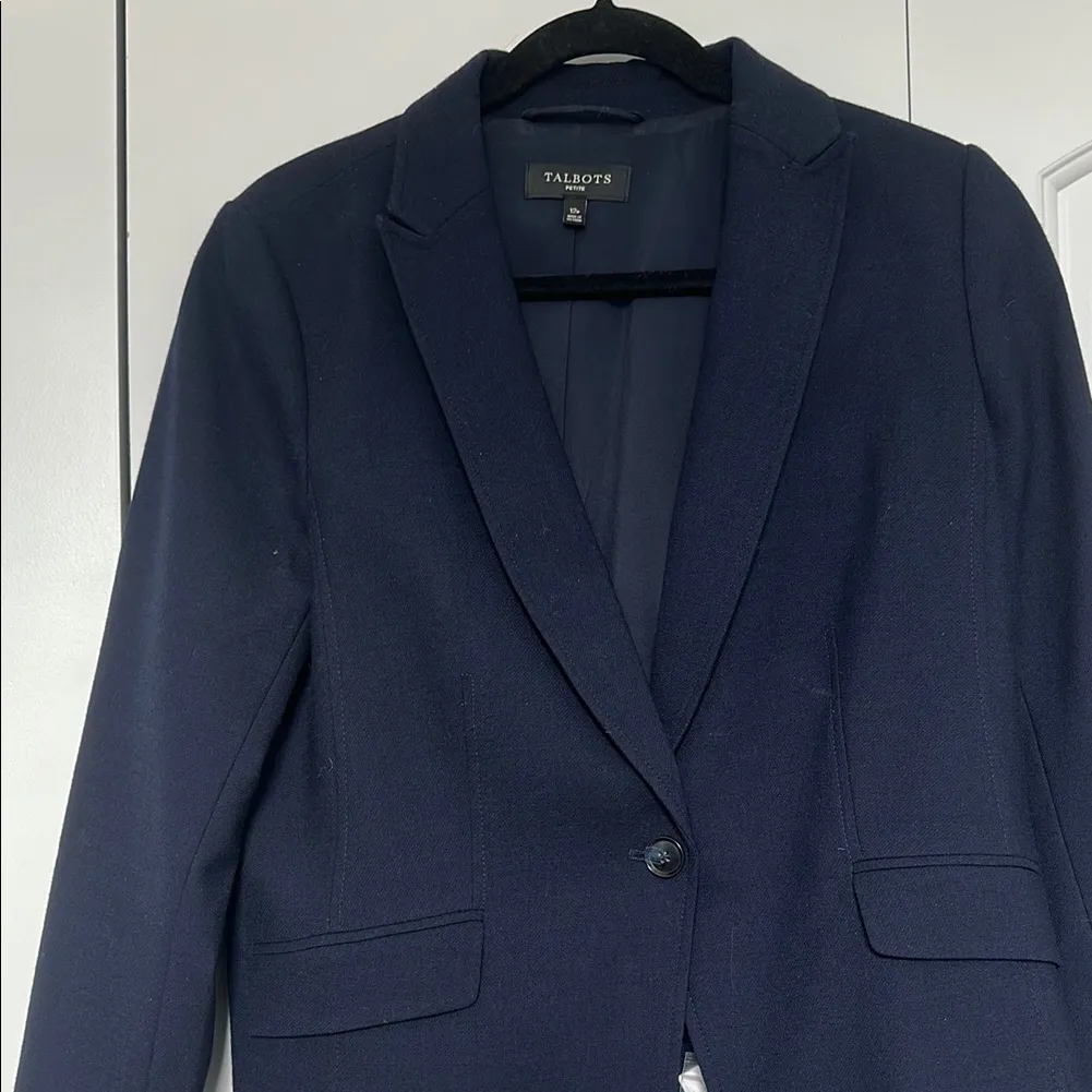 Talbots Blue Blazer with Tailored Fit and Notched Lapels - Image 3