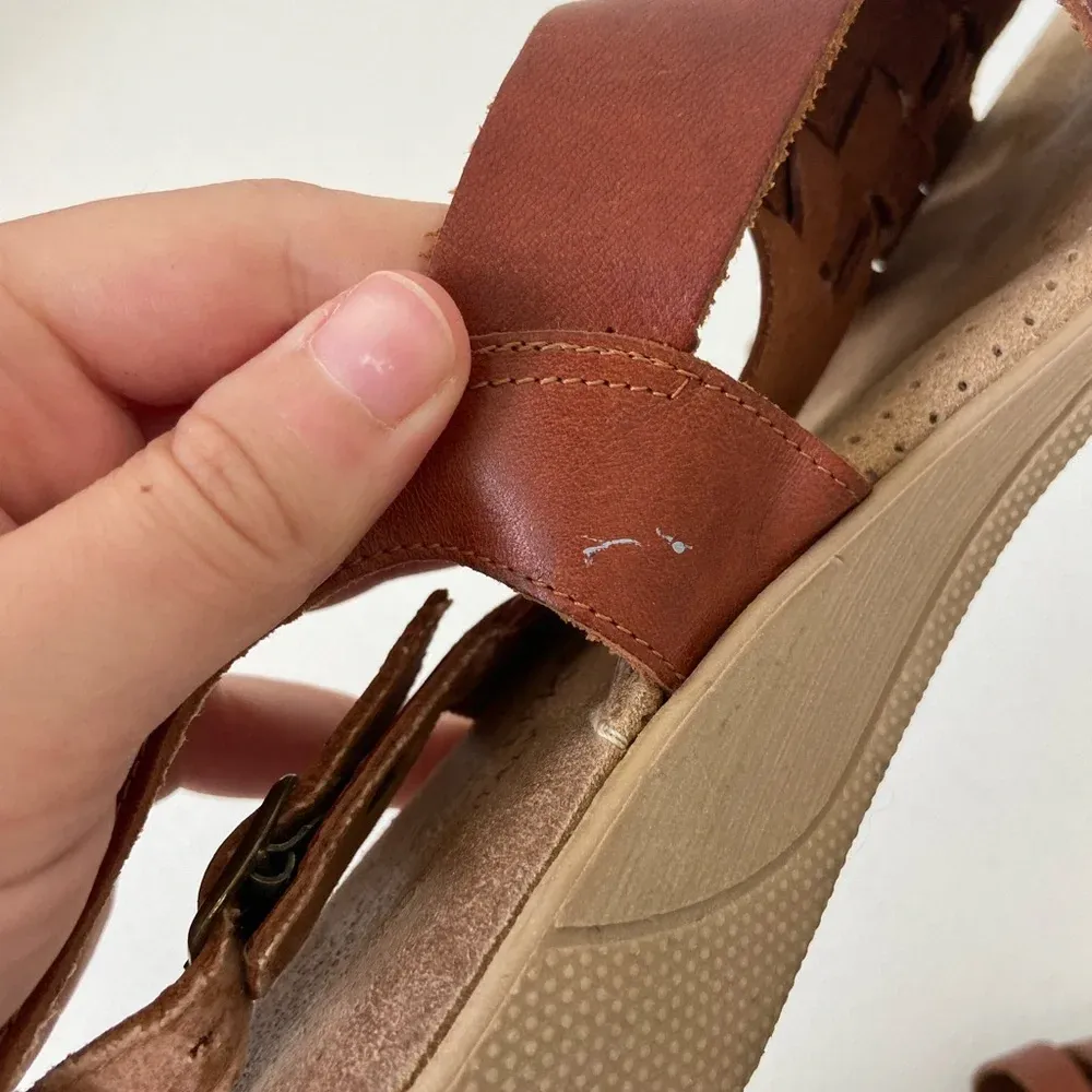 Cabin Creek Women’s interwoven strap sandals — size 8‎ - Image 7