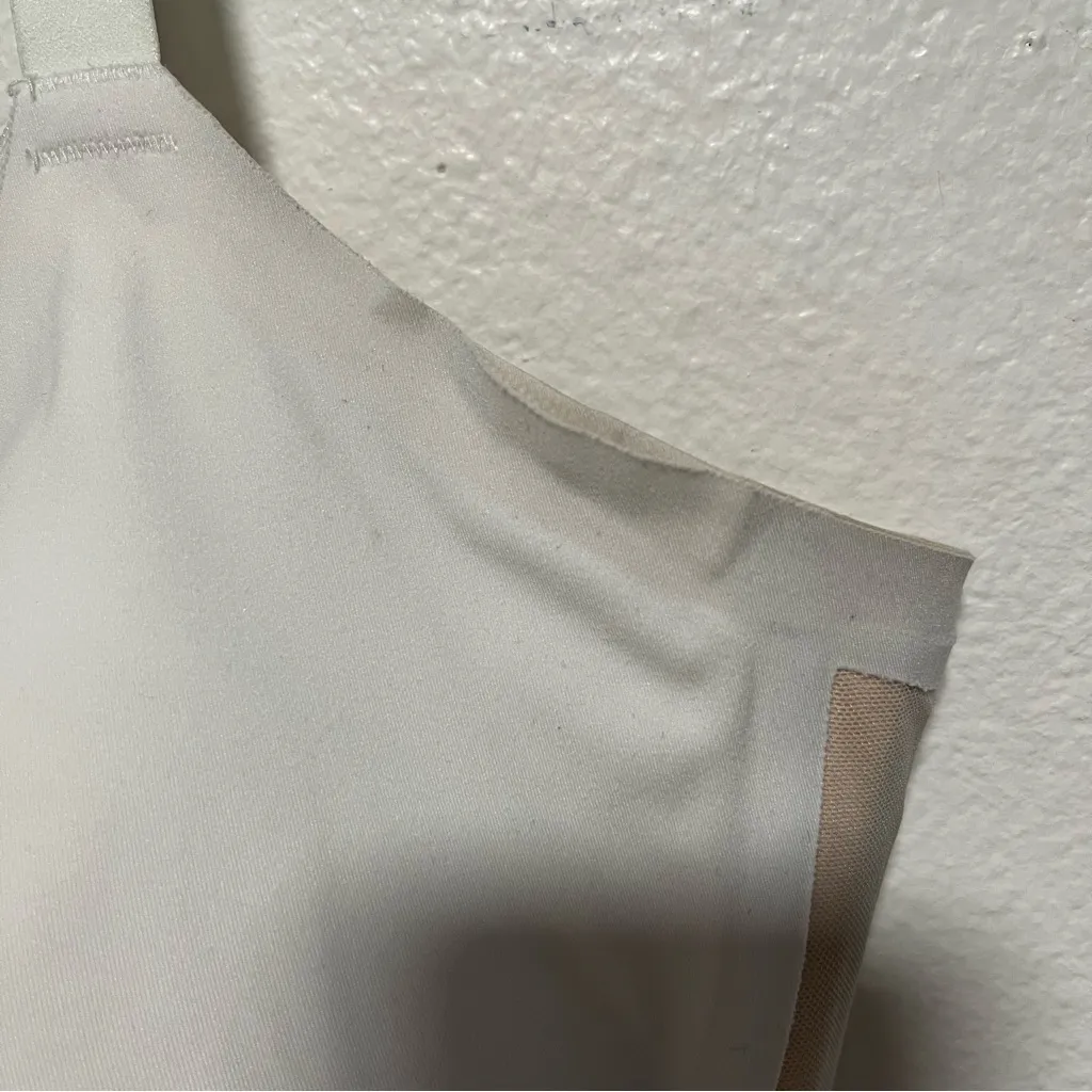 Honey Love Set to Lift Seamless White Wirefree Crossover Bra 1X 40C/D - Image 3