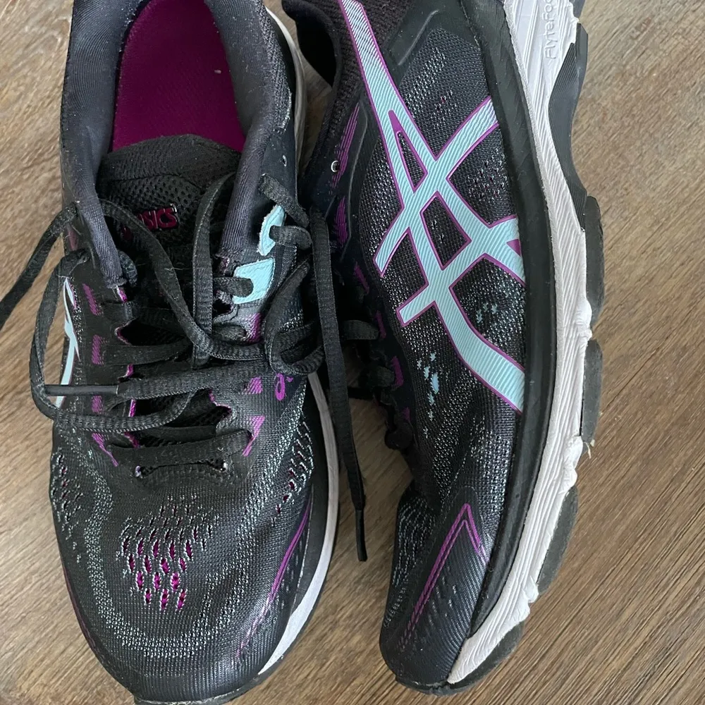 Asics Running Shoe, Very lightly worn. In perfect condition! Size 8!! - Image 2