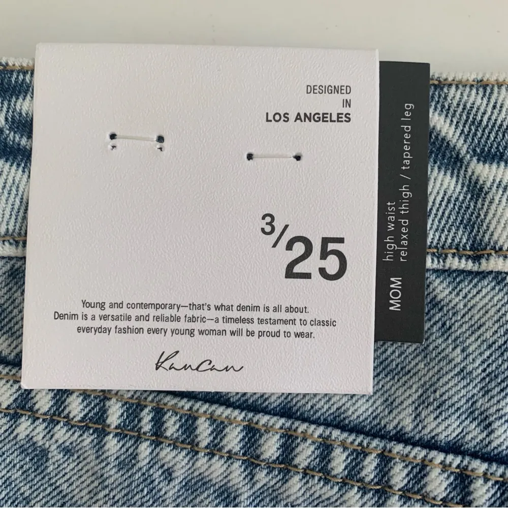 NWT KanCan High Waist Relaxed Thigh Raw Hem Acid Wash Mom Jeans Size 3/25 - Image 11