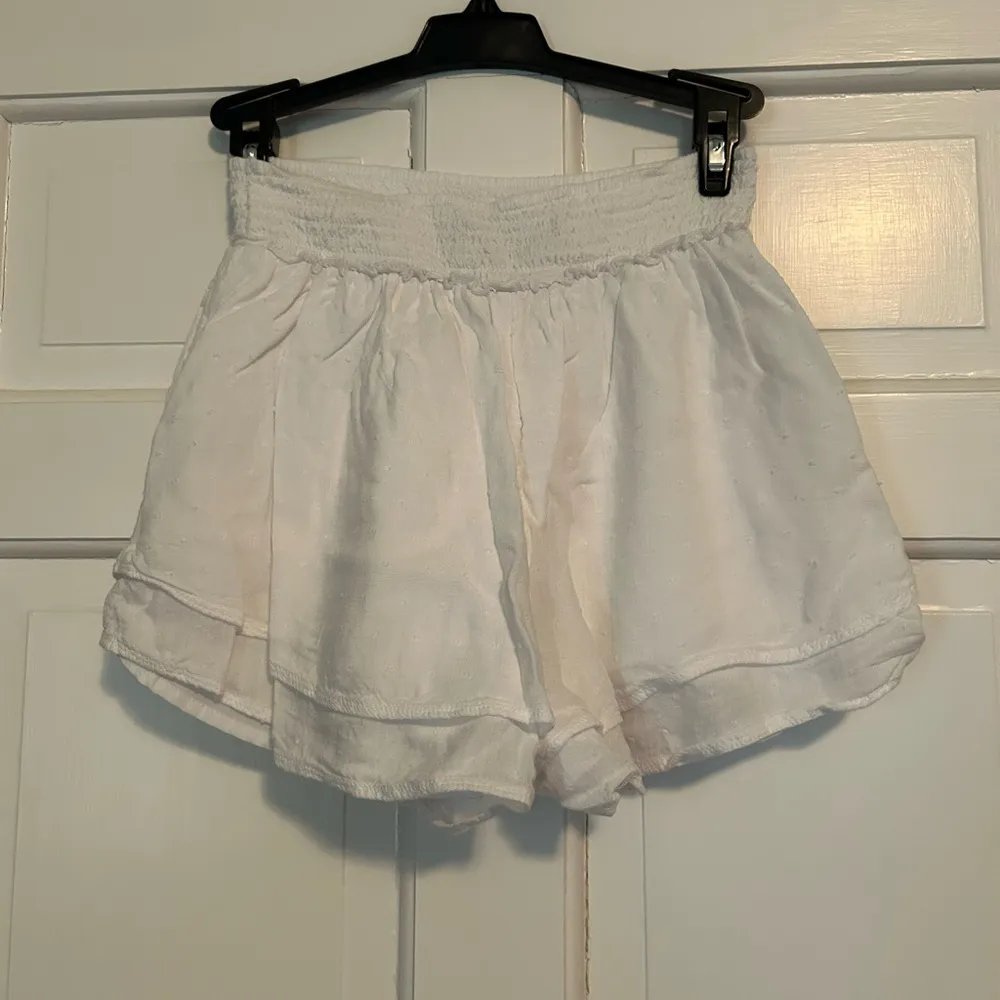 Hollister Women's White  Shorts - Image 4