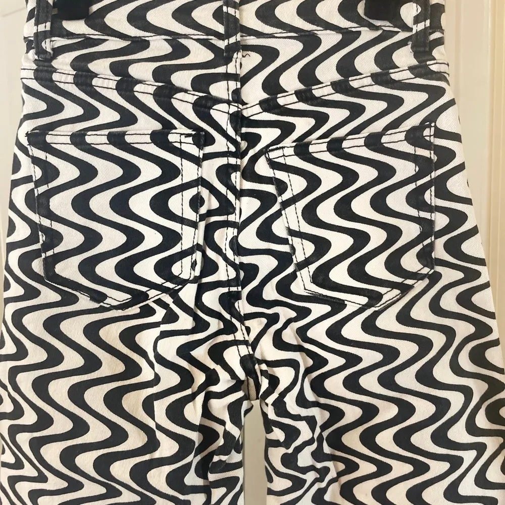 H&M Zig Zag Pants - Women Size 2 - Black and White - Image 2