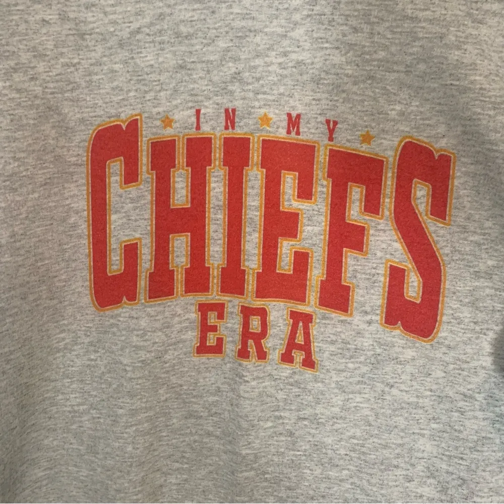 In My Chiefs Era T-shirt Travis Kelce Kansas City Sweatshirt Size Medium Grey - Image 3