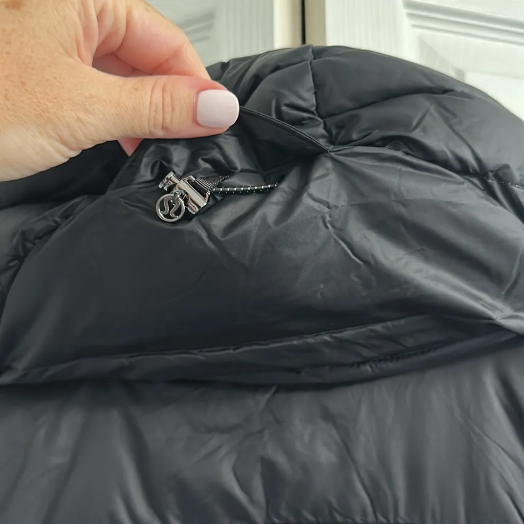 Lululemon winter jacket -size 10 - Image 6