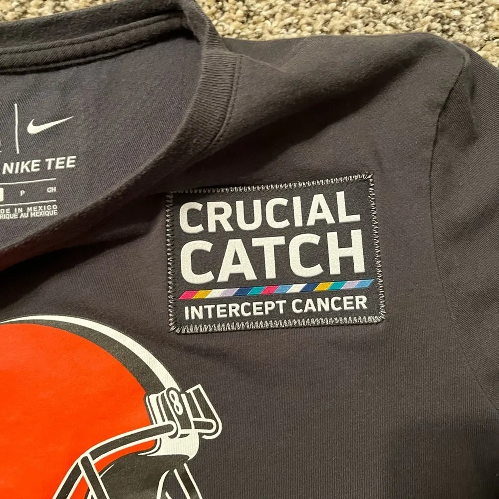 CLEVELAND BROWNS Womens Nike T-Shirt Crucial Catch Intercept Cancer size small - Image 2
