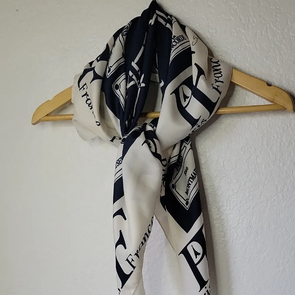 Vintage Made In Italy Paris Themed Navi Blue and Cream Square Scarf Size 33×34 - Image 3