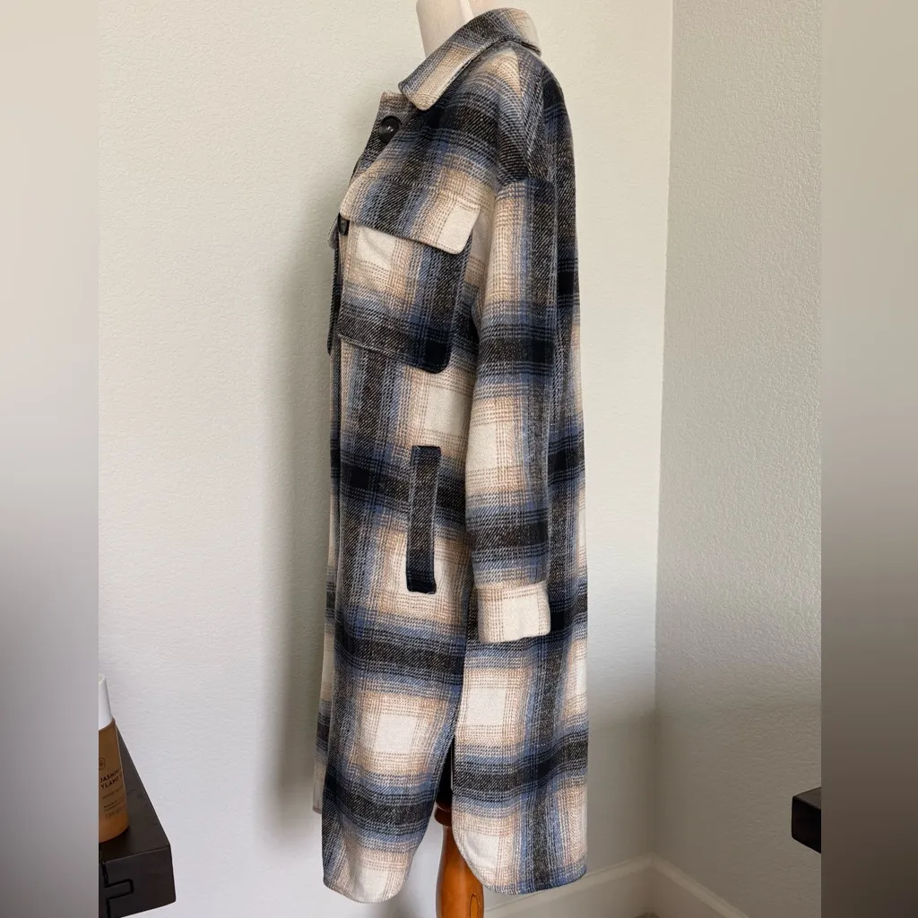 Plaid Shacket size Small Blue - Image 7