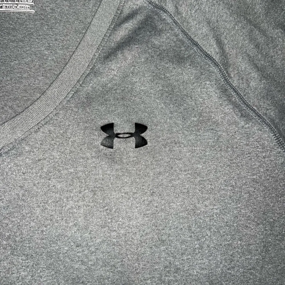 Light gray under armor tee - Image 2