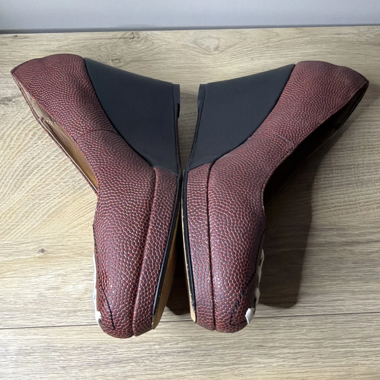 Charis & Doxa Football Wedge Heels 8.5 Brown Textured Game Day Tailgate Sporty - Image 6