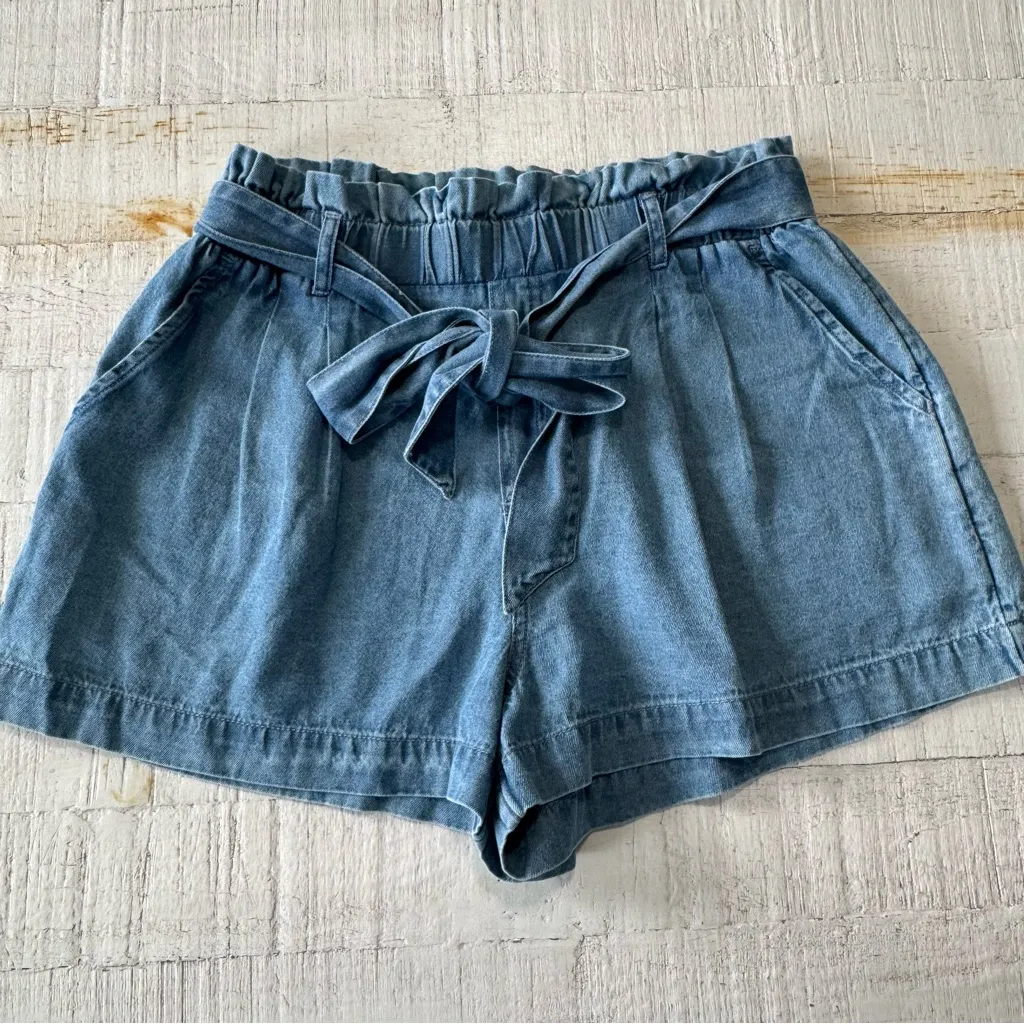 American Eagle High Waisted Paperbag‎ Soft Shorts NWT size Medium Denim Pleated - Image 3