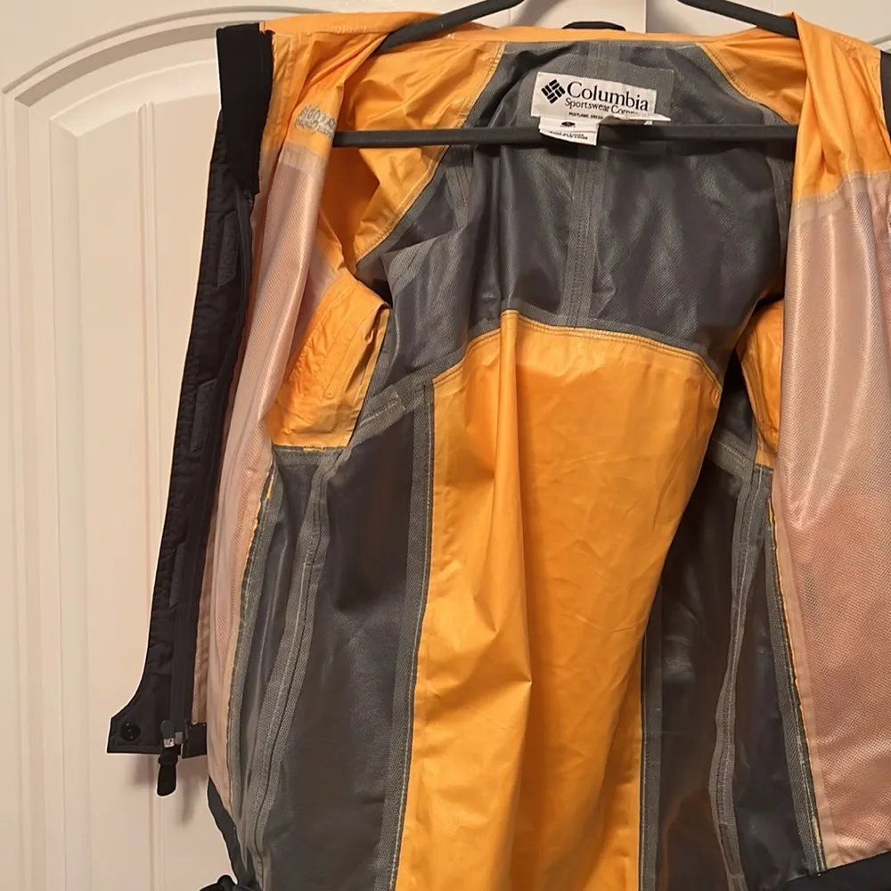 Columbia Titanium Alloy Women’s jacket - size S - Image 9