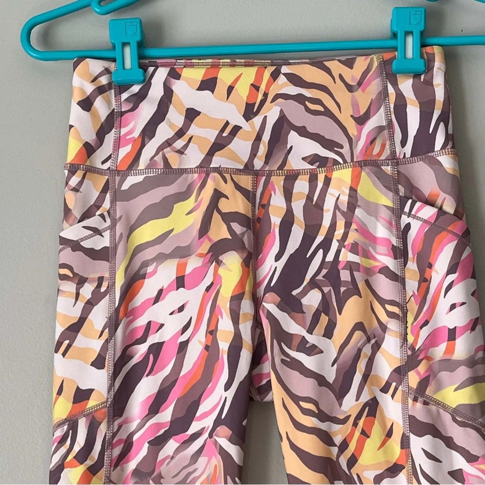 Calvin Klein Performance Stretch Pink and Yellow Patterned Legging Size Small - Image 8