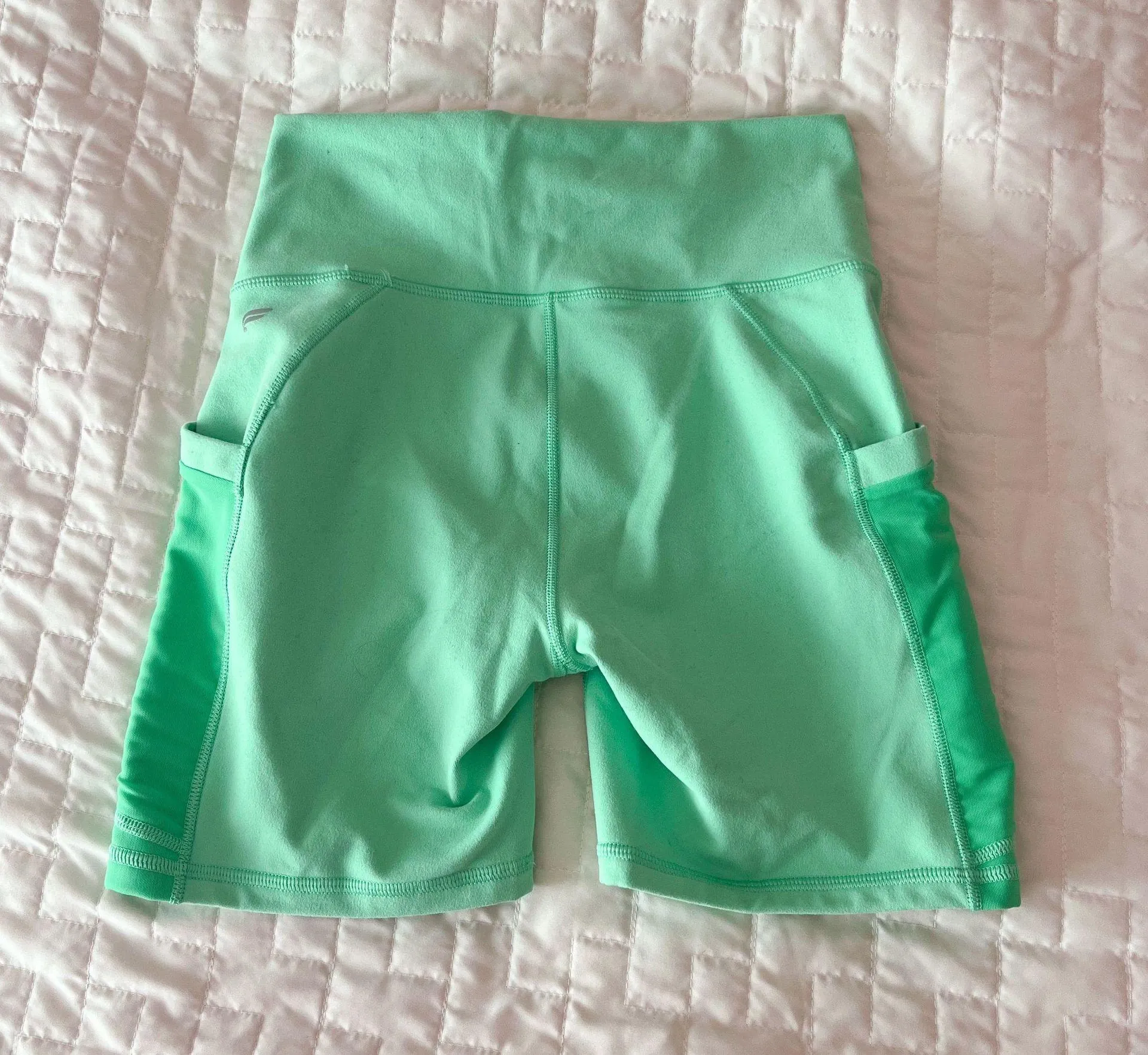 Fabletics On-The-Go Light Green Power Hold High Waist Pocket 6” Shorts Size XS - Image 2