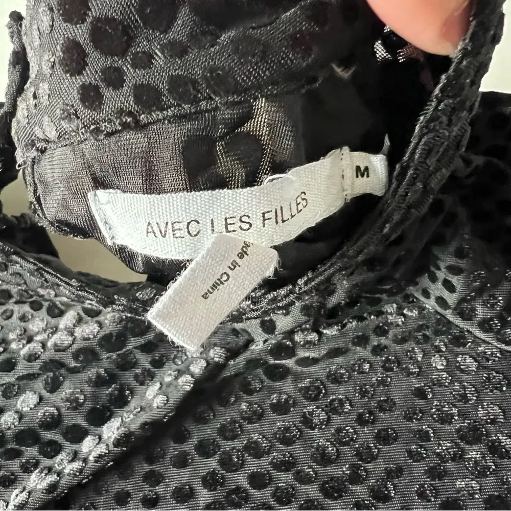 Long sleeve ruffle mock neck velvet speckle top black size Med - Image 10