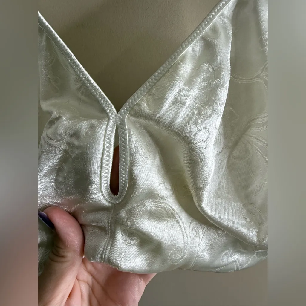 Curvation White Bra no wire size 44DD - Image 3