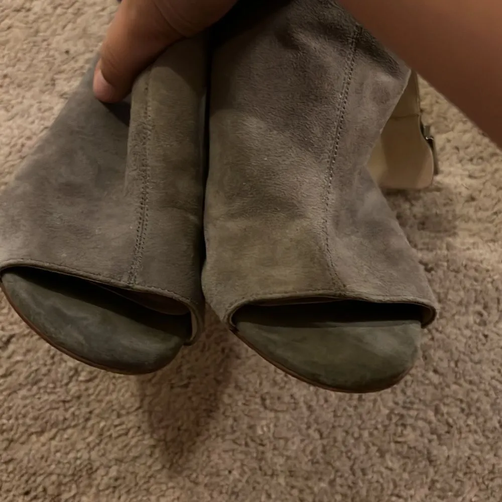 Nine West grey sandals 7 - Image 5