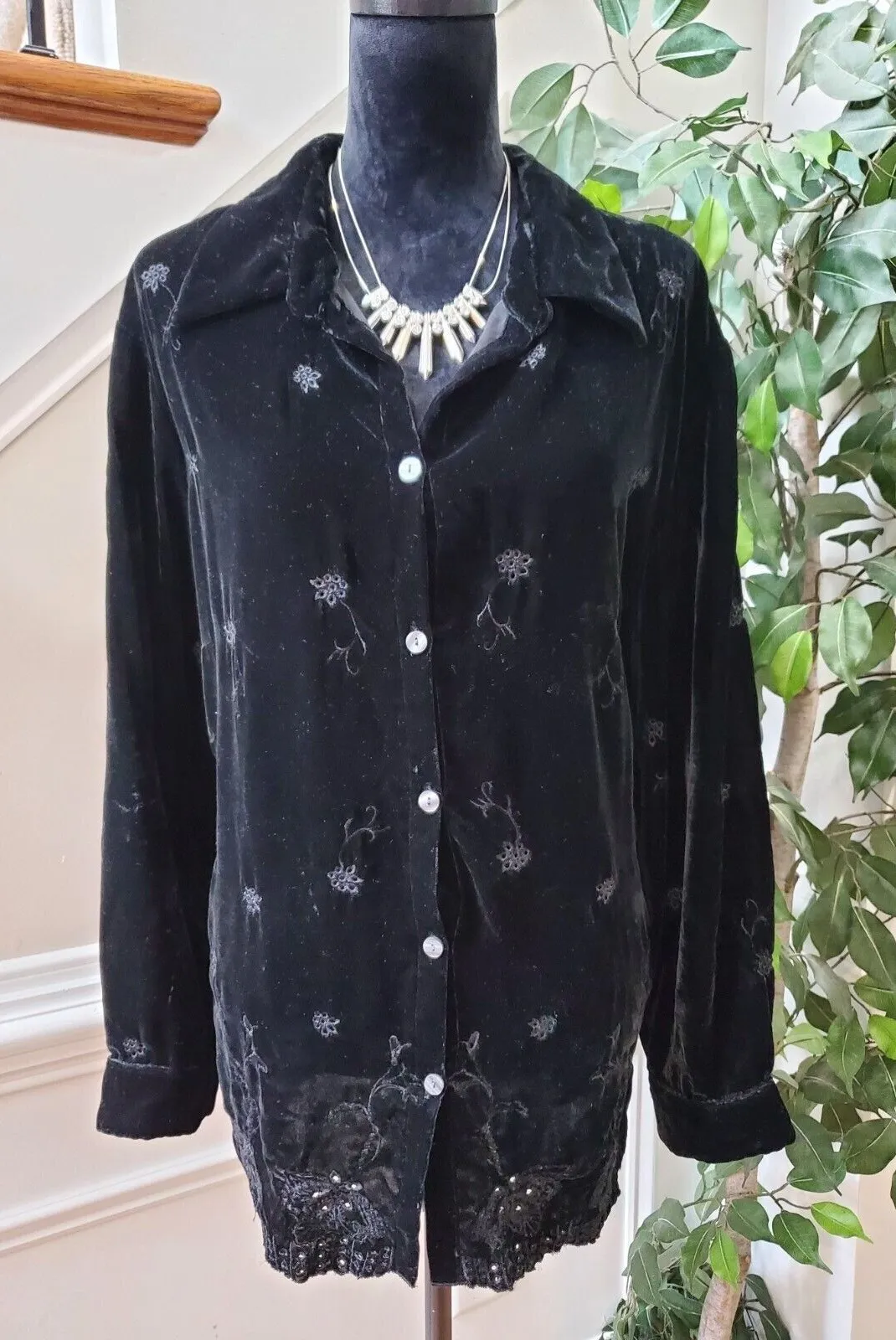 Avenue Women's Black Rayon Collared Neck Long Sleeve Casual Button Down Shirt XL - Image 1