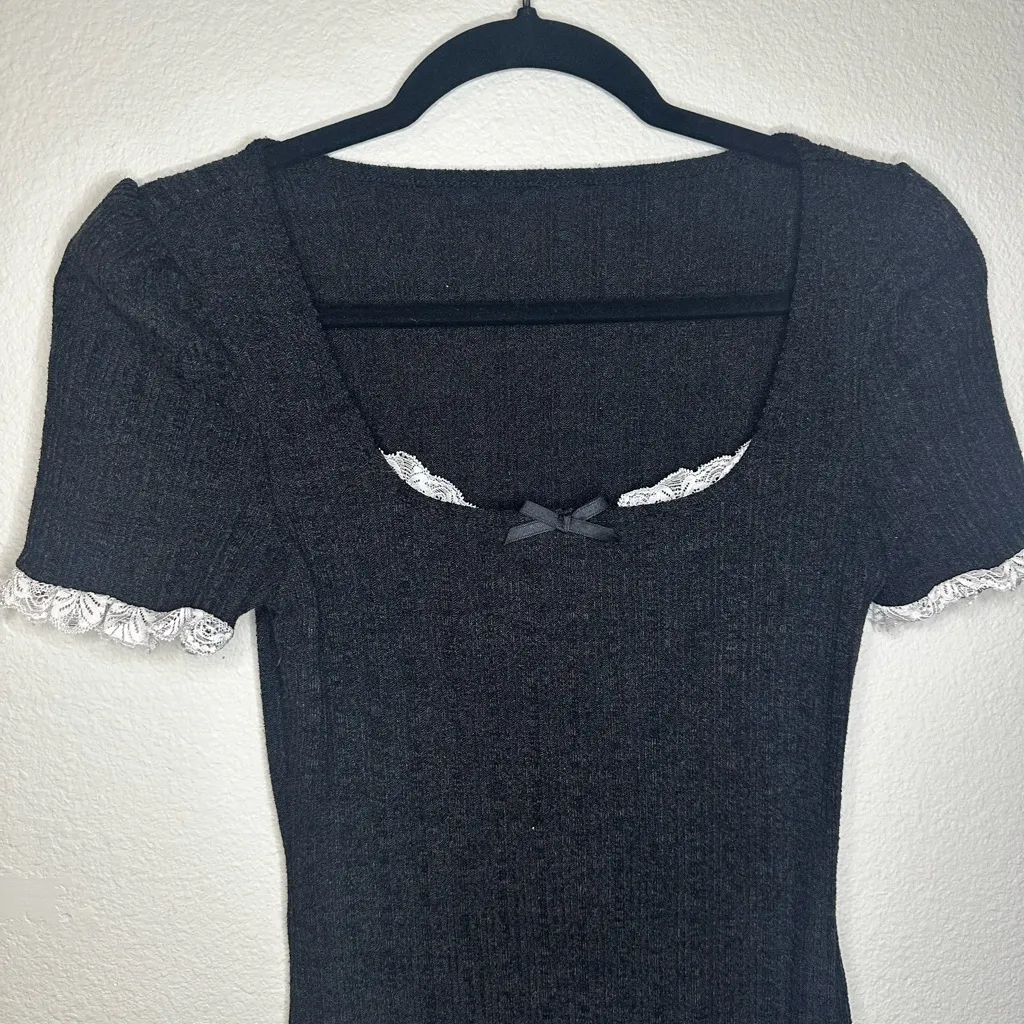 ROMWE Black Mini Dress with White Lace Trim - Image 3