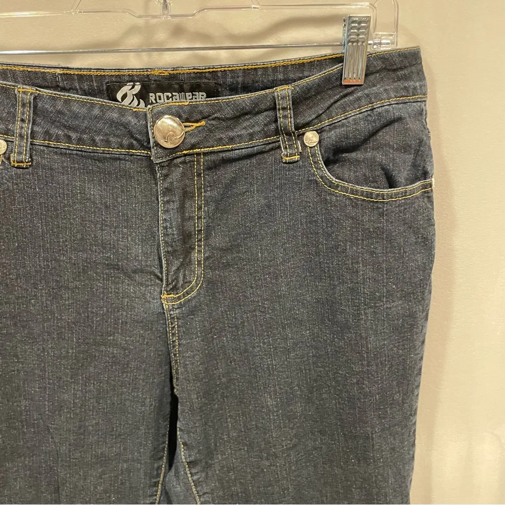 Cute dark denim capri jeans silver embroidered back pockets stretchy Rocawear - Image 6