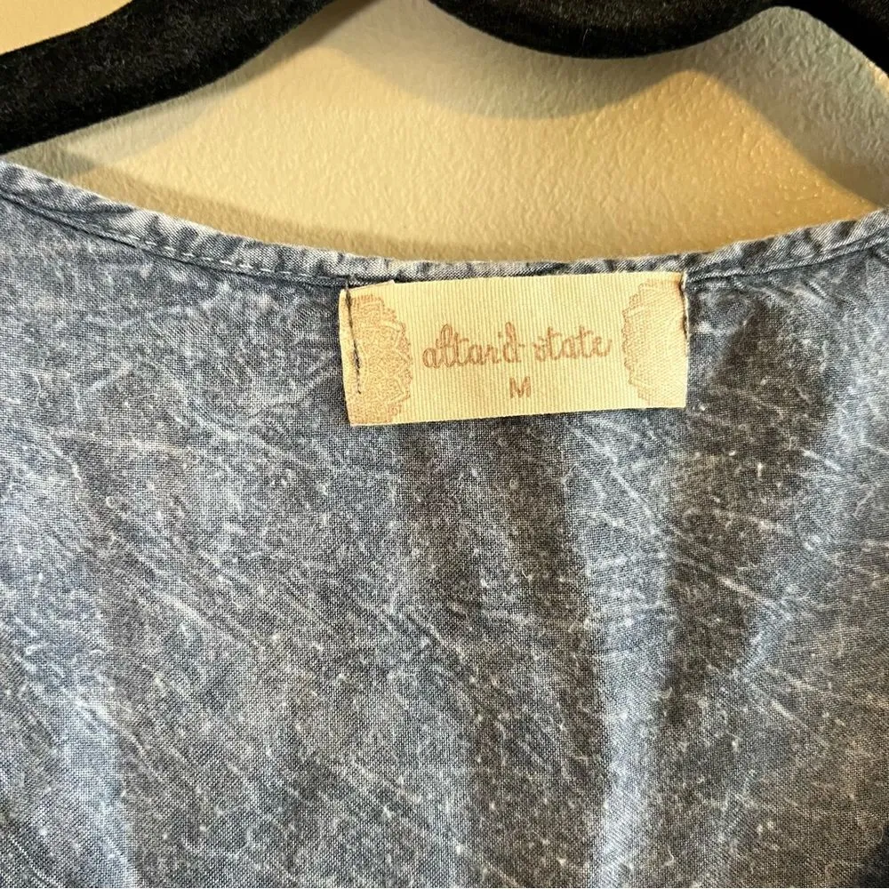 ✨ Altar’d State Women’s Blue Stone Wash Top Medium - Image 4
