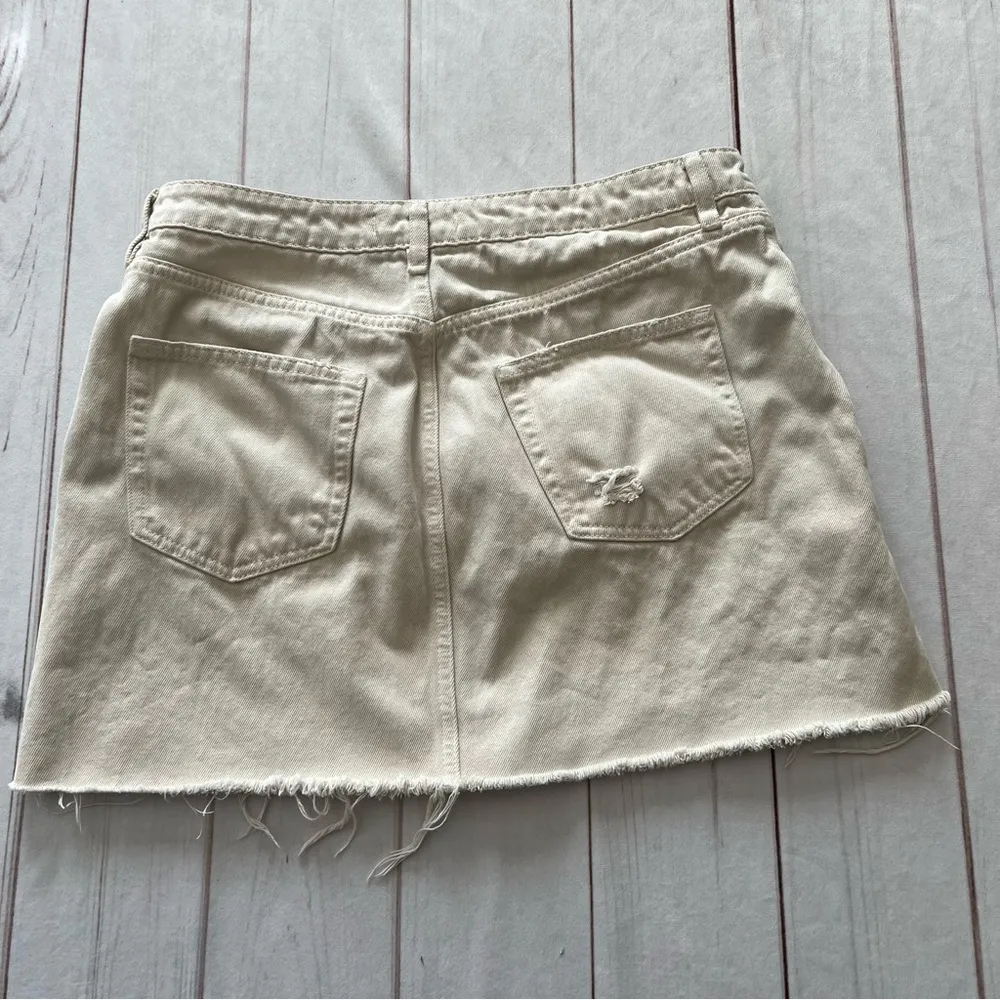 We The Free Women's Khaki Denim Mini Skirt Size 30 Casual Distressed Frayed Hem - Image 4