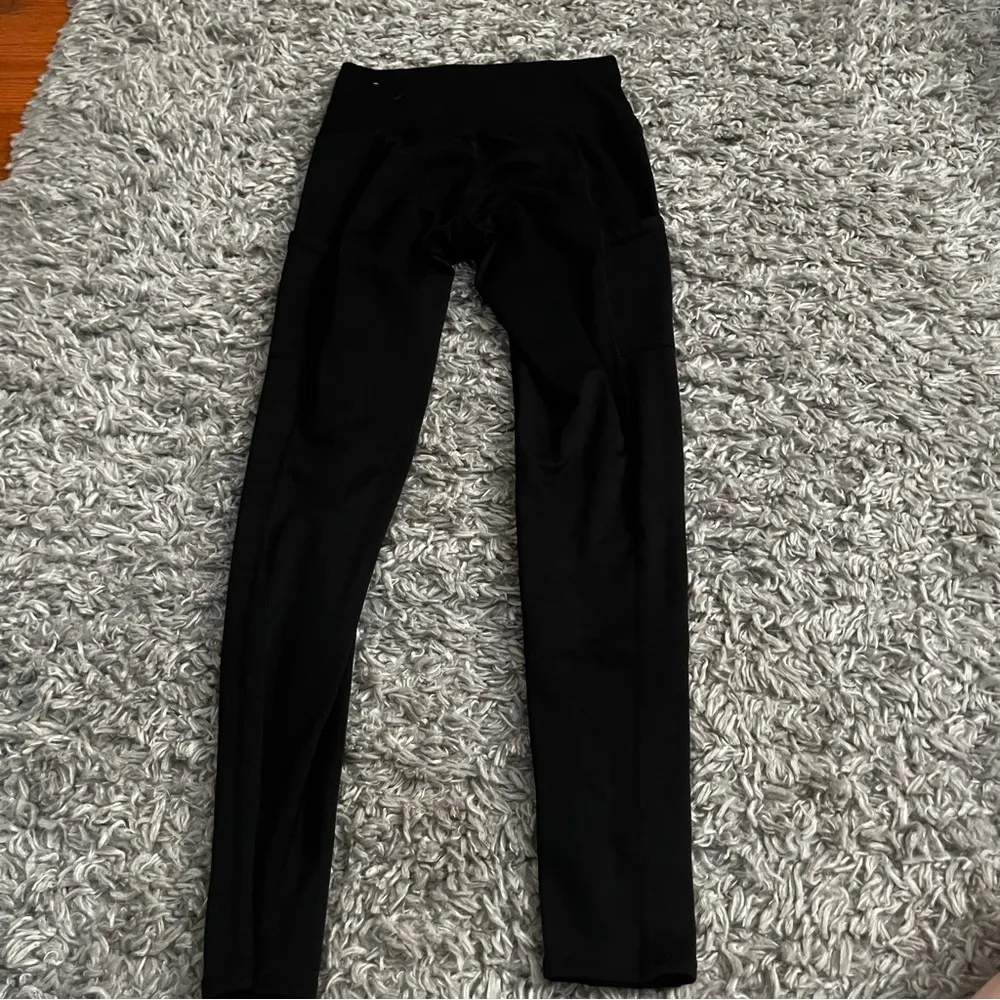 Aerie black leggings with side pockets size small - Image 6